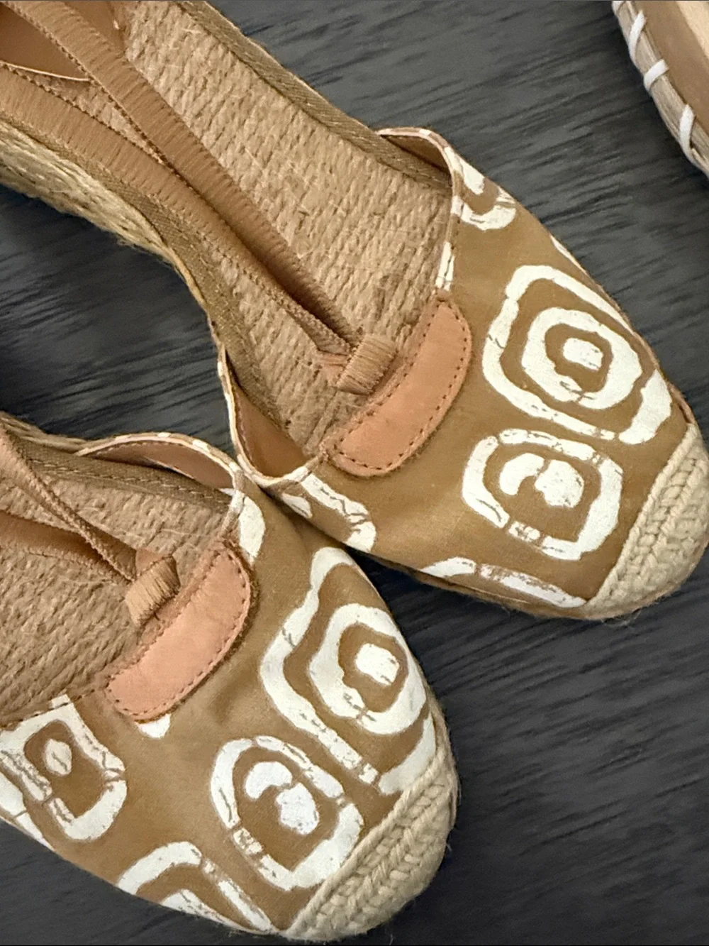 Lauren Ralph Lauren Tan White Batik Print Espadrille Wedge Sandals Size 6.5
